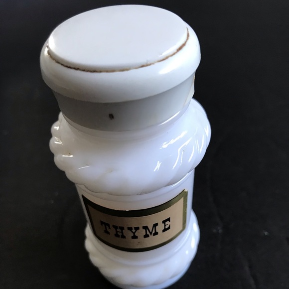 5 Milk Glass Spice Jars - Picture 5 of 12